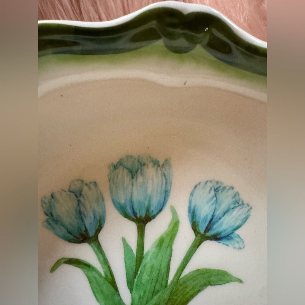 4 Elegant Green and White Floral Bowls - Picture 7 of 10